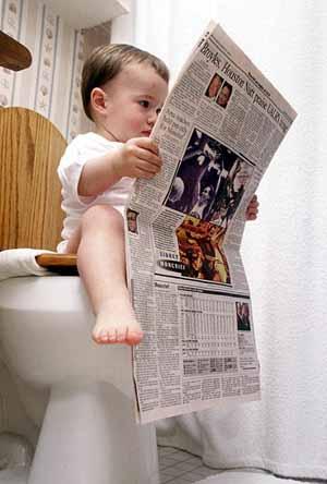 BebÃª lendo jornal